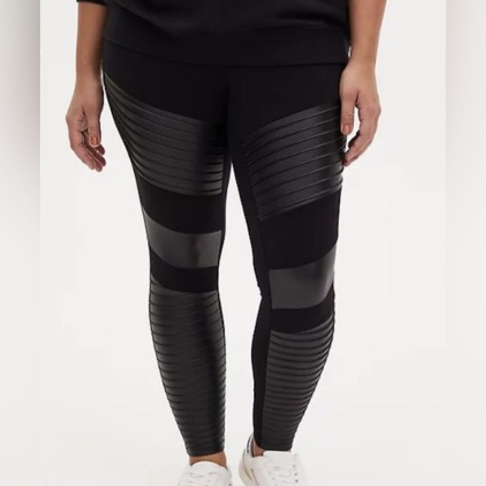 Torrid Platinum Legging – Moto Faux Leather Black Size 2X